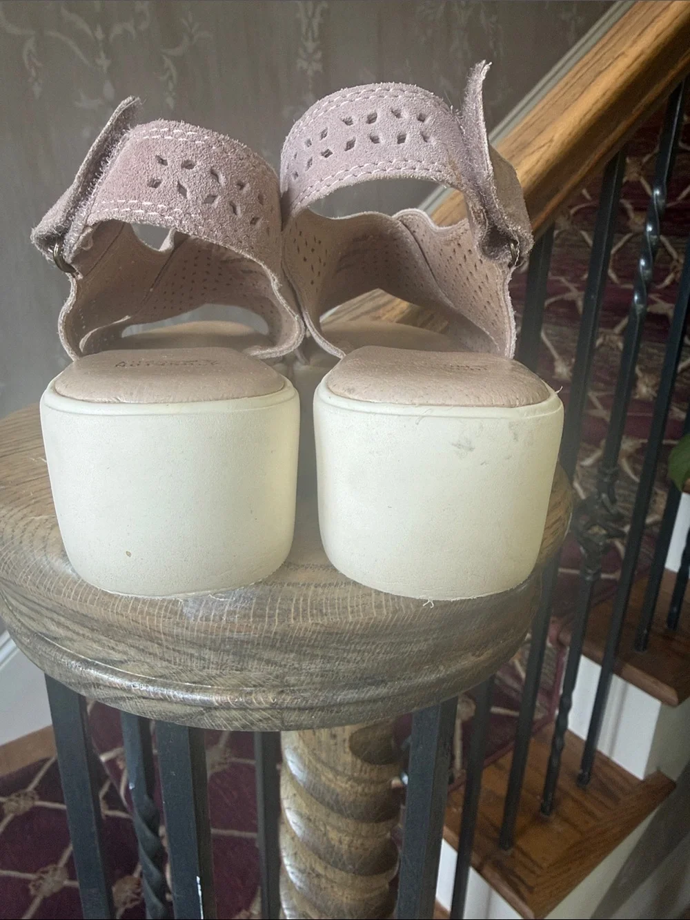 JOHNSON & MURPHY ladies slip on sandal excellent condition size 8